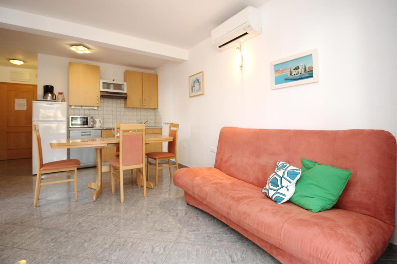 Apartments With A Parking Space Baska, Krk - 18794 Exterior photo